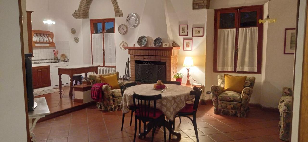 Casa Bartolacci Charme In Бивильяно Экстерьер фото